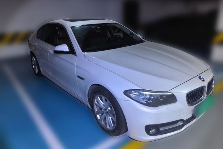 Used BMW 5 Series 2014 520i Elegant Edition Front Right 45 Deg