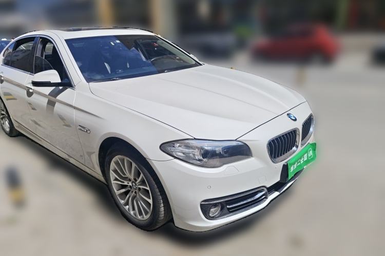 Used BMW 5 Series 2014 525Li Luxury Design Package Front Right 45 Deg