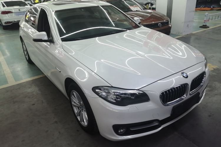 Used BMW 5 Series 2014 520Li Elegant Model Front Right 45 Deg