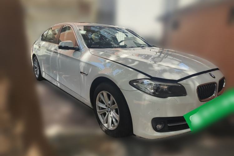 Used BMW 5 Series 2014 520Li Elegant Model Front Right 45 Deg