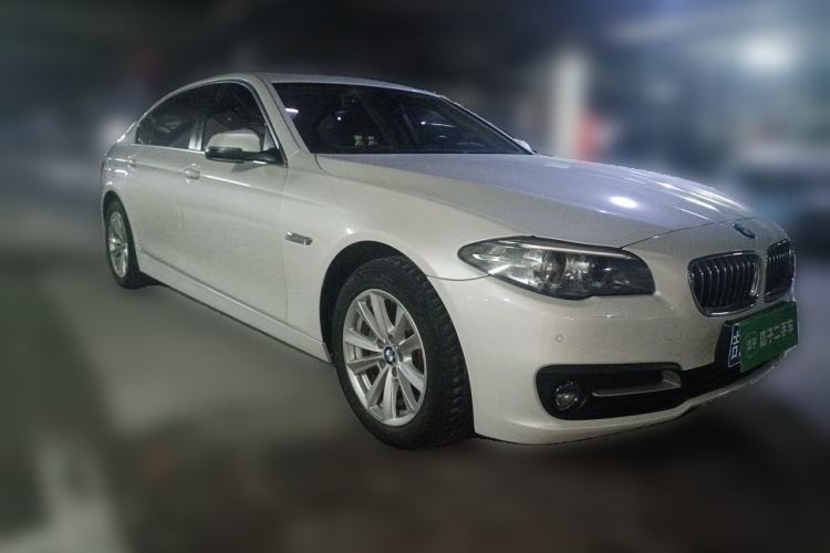 Used BMW 5 Series 2014 520Li Elegant Model Front Right 45 Deg
