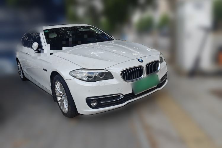 Used BMW 5 Series 2014 525Li Luxury Design Package Front Right 45 Deg