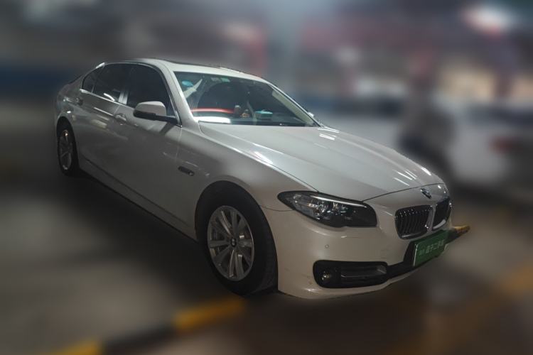 Used BMW 5 Series 2014 520Li Elegant Model Front Right 45 Deg