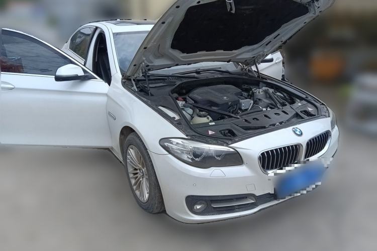 Used BMW 5 Series 2014 525Li Leading Model Front Right 45 Deg