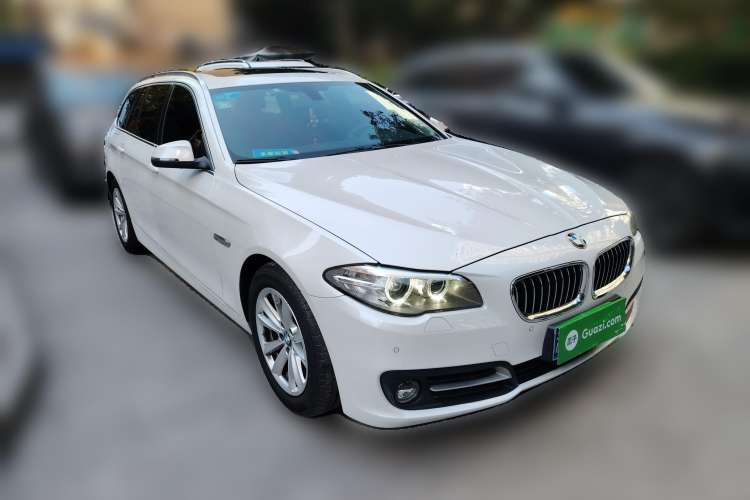 Used BMW 5 Series 2014 520i Touring Edition Front Right 45 Deg