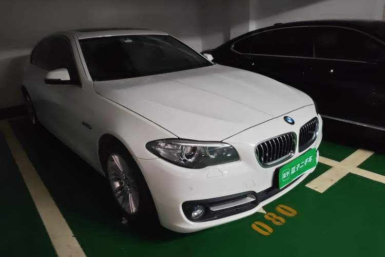 Used BMW 5 Series 2014 525Li Leading Model Front Right 45 Deg