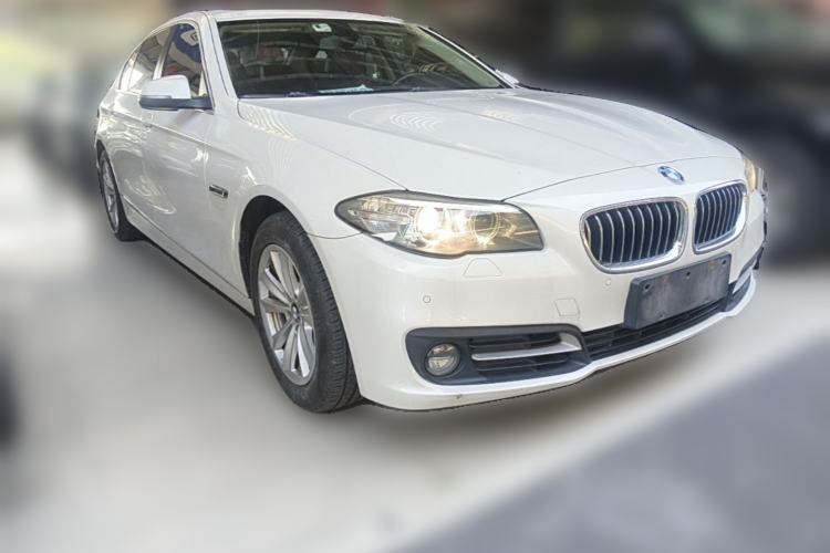 Used BMW 5 Series 2014 520Li Elegant Model Front Right 45 Deg