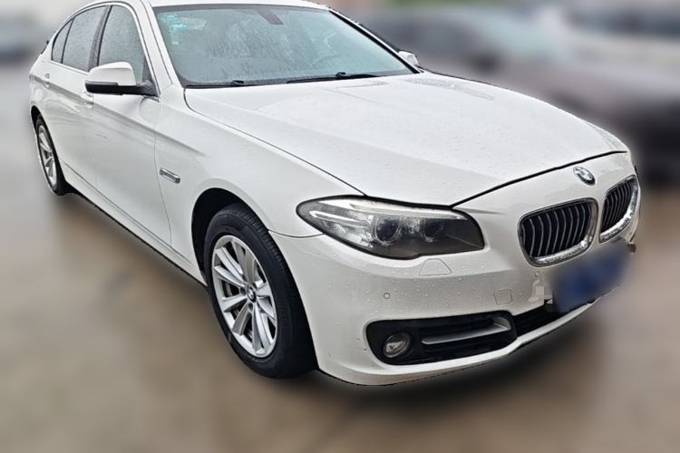 Used BMW 5 Series 2014 520Li Elegant Model Front Right 45 Deg