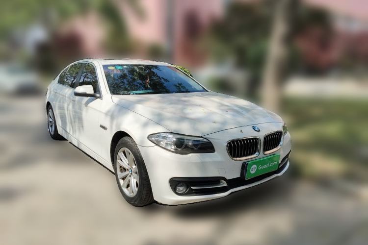 Used BMW 5 Series 2014 520Li Elegant Model Front Right 45 Deg