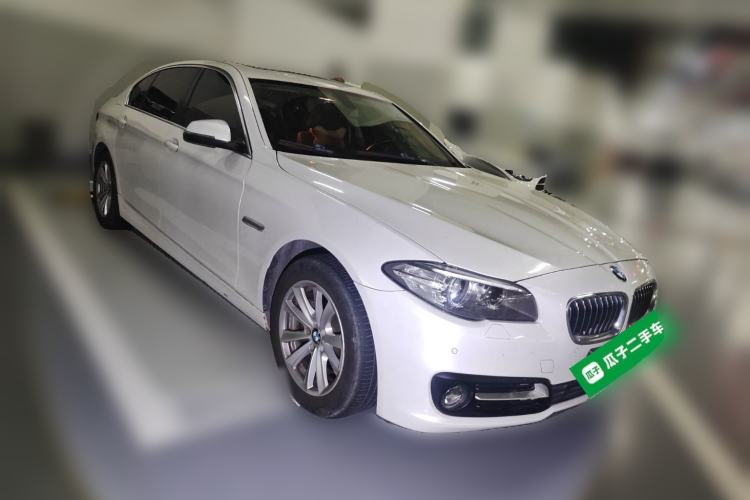 Used BMW 5 Series 2014 520Li Elegant Model Front Right 45 Deg