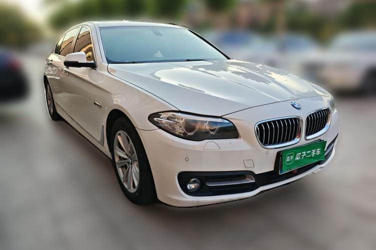 Used BMW 5 Series 2014 520Li Elegant Model Front Right 45 Deg