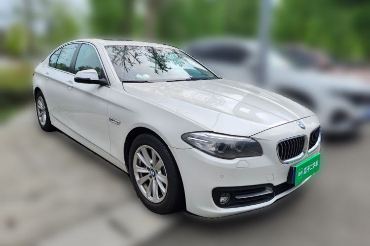 Used BMW 5 Series 2014 520i Elegant Edition Front Right 45 Deg