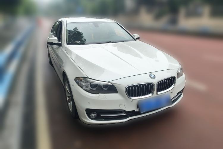 Used BMW 5 Series 2014 520Li Elegant Model Front Right 45 Deg
