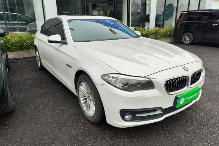 Used BMW 5 Series 2014 525Li Leading Model Front Right 45 Deg
