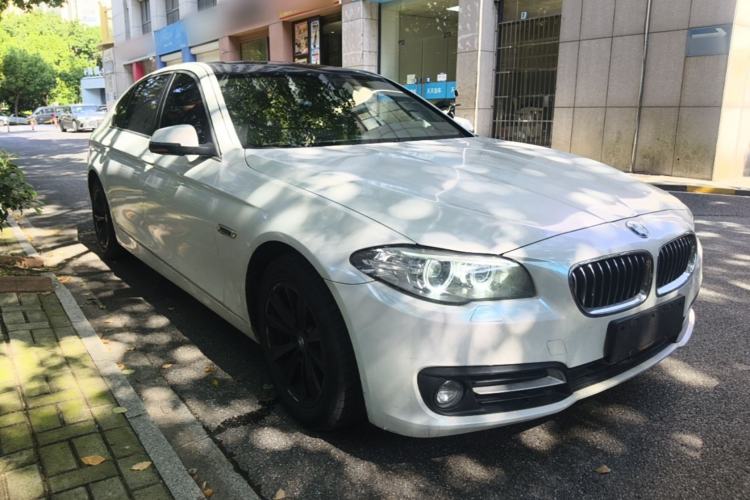 Used BMW 5 Series 2014 520Li Elegant Model Front Right 45 Deg