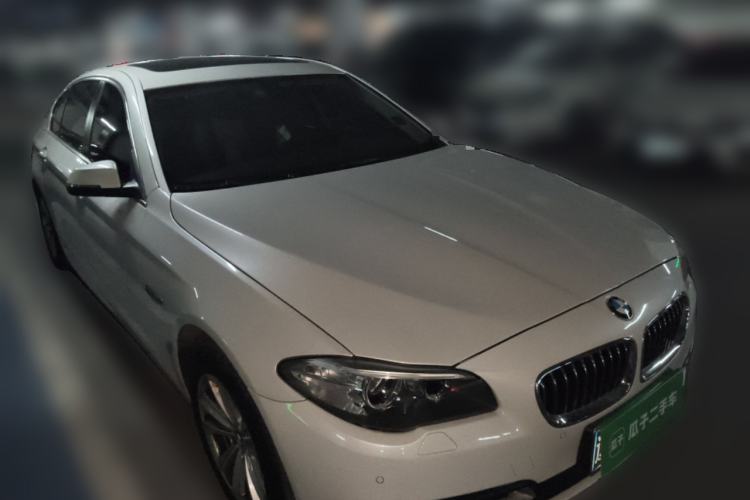 Used BMW 5 Series 2014 520Li Elegant Model Front Right 45 Deg