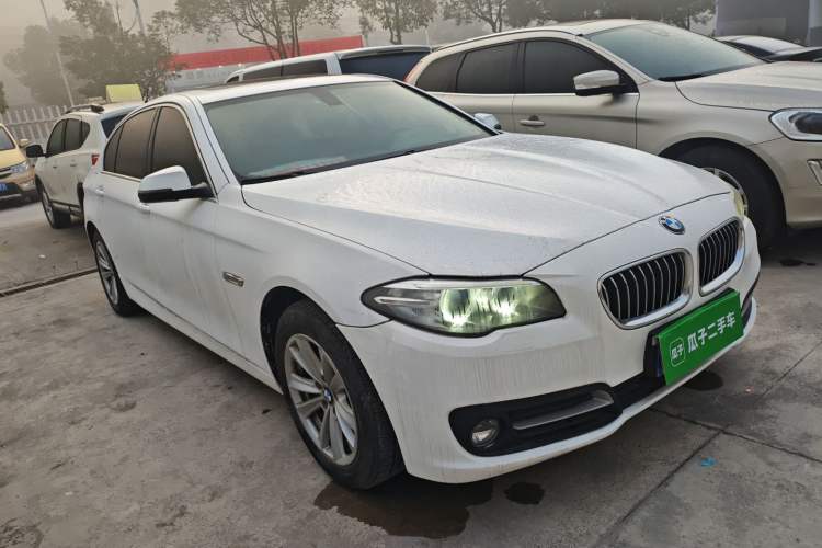 Used BMW 5 Series 2014 520Li Elegant Model Front Right 45 Deg