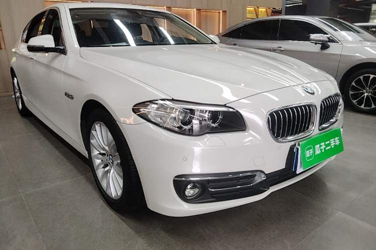 Used BMW 5 Series 2014 525Li Luxury Design Package Front Right 45 Deg