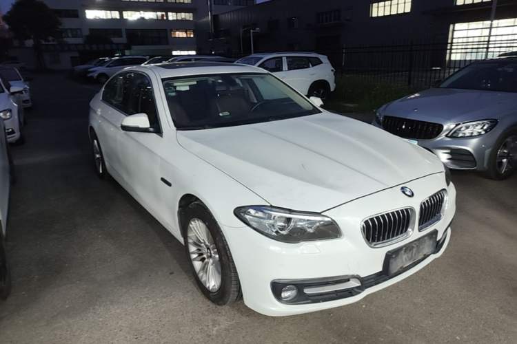 Used BMW 5 Series 2014 525Li Leading Model Front Right 45 Deg