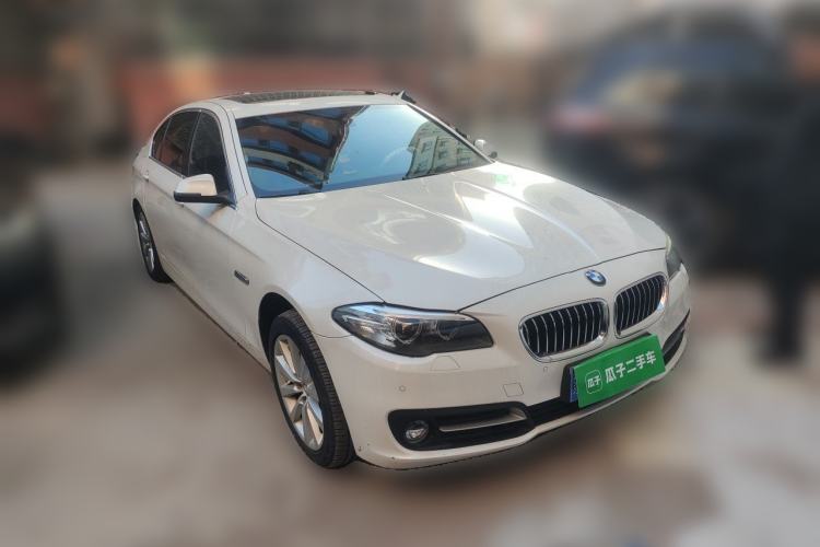 Used BMW 5 Series 2014 528Li Leading Model Front Right 45 Deg