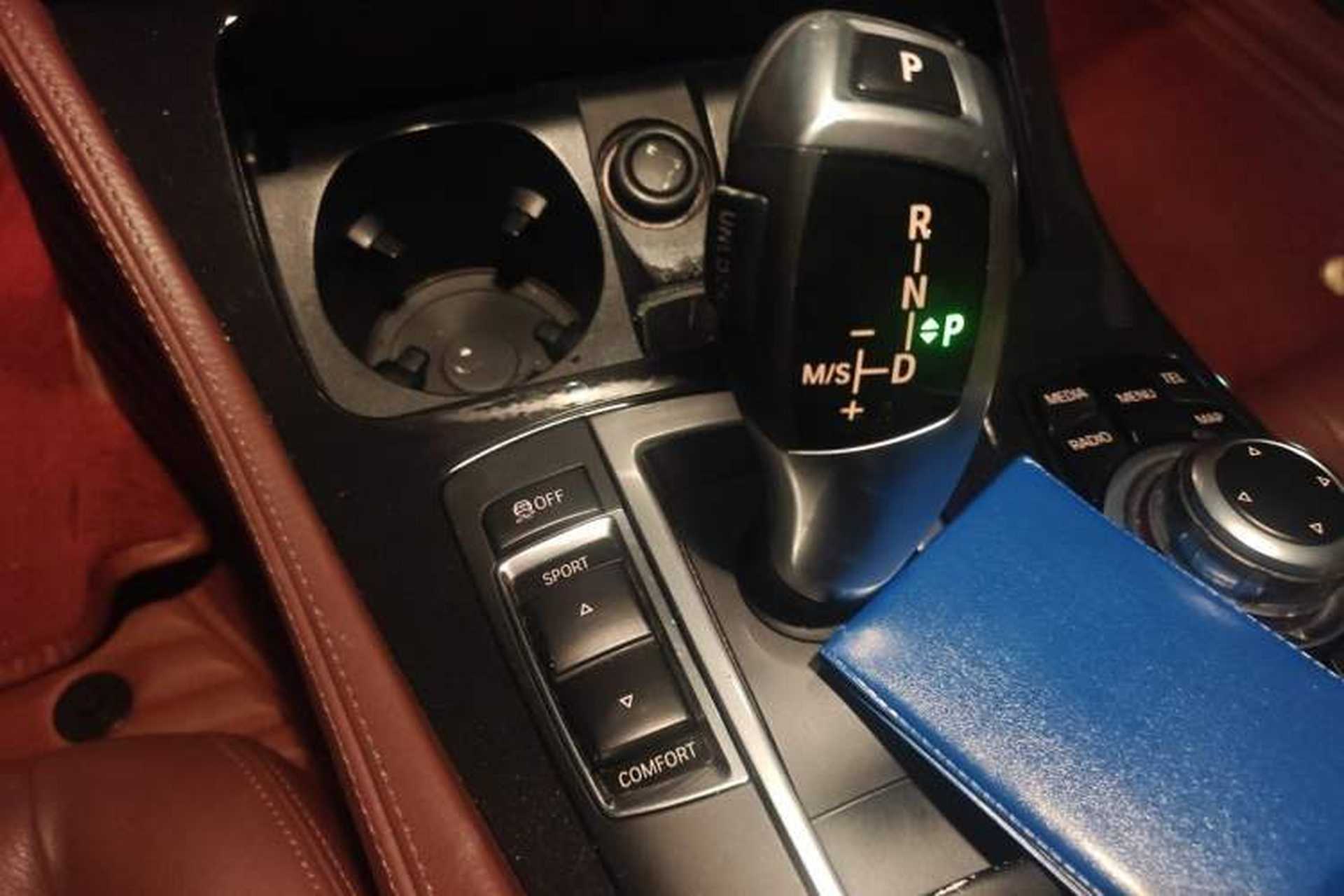 Used BMW 5 Series 2014 520i Touring Edition Gear Lever