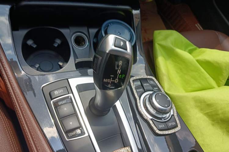 Used BMW 5 Series 2014 520i Elegant Edition Gear Lever