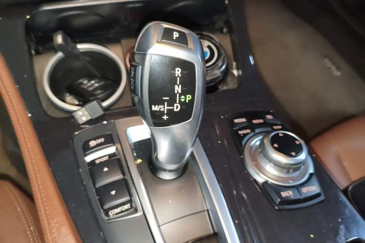 Used BMW 5 Series 2014 520i Elegant Edition Gear Lever