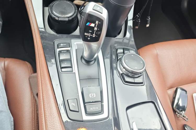 Used BMW 5 Series 2014 520i Elegant Edition Gear Lever