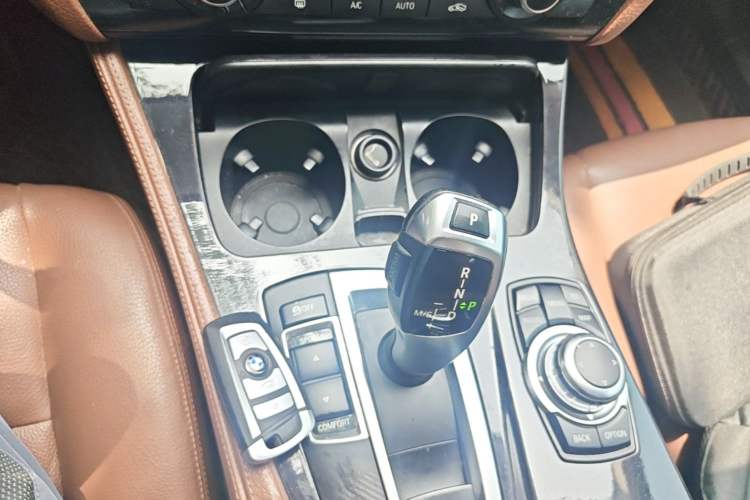 Used BMW 5 Series 2014 520i Elegant Edition Gear Lever
