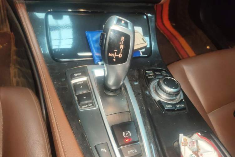 Used BMW 5 Series 2014 520i Elegant Edition Gear Lever