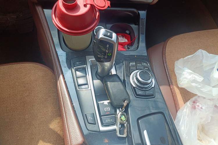 Used BMW 5 Series 2014 520i Elegant Edition Gear Lever