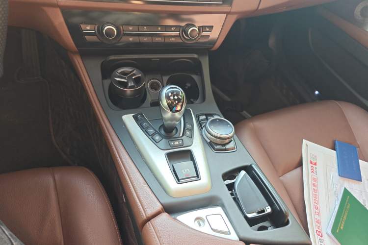 Used BMW 5 Series 2014 520i Touring Edition Gear Lever