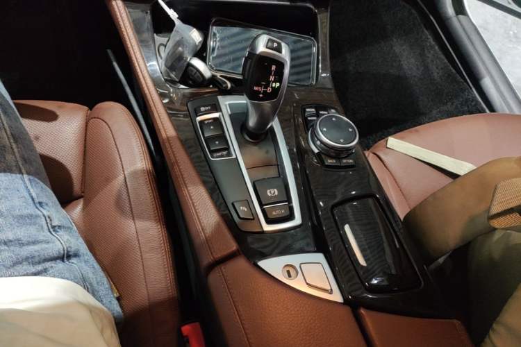 Used BMW 5 Series 2014 535Li Leading Model Gear Lever