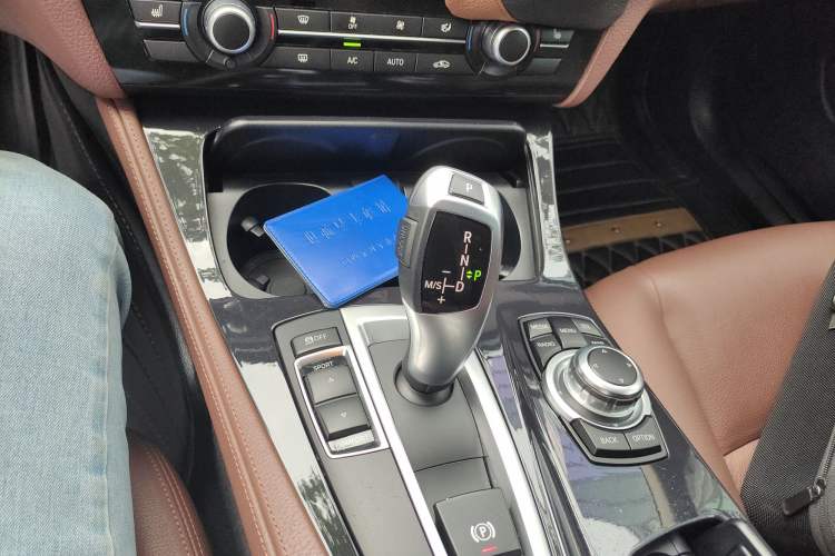 Used BMW 5 Series 2014 520i Touring Edition Gear Lever