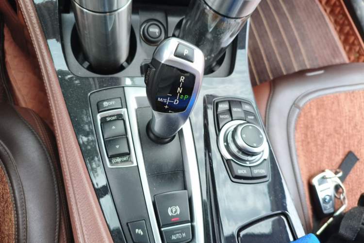 Used BMW 5 Series 2014 520i Elegant Edition Gear Lever