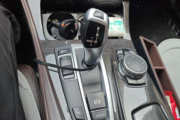 Used BMW 5 Series 2014 525Li Luxury Design Package Gear Lever