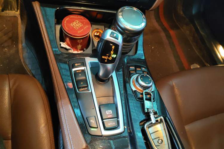 Used BMW 5 Series 2014 520i Elegant Edition Gear Lever