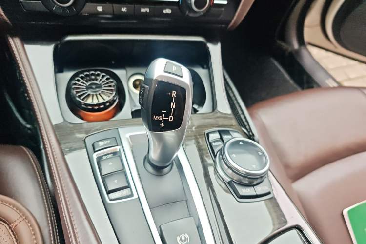 Used BMW 5 Series 2014 525Li Luxury Design Package Gear Lever