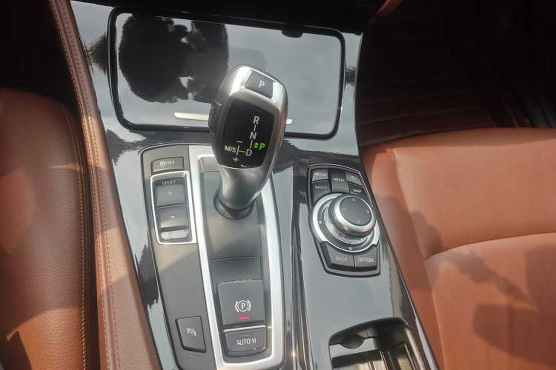 Used BMW 5 Series 2014 520i Elegant Edition Gear Lever