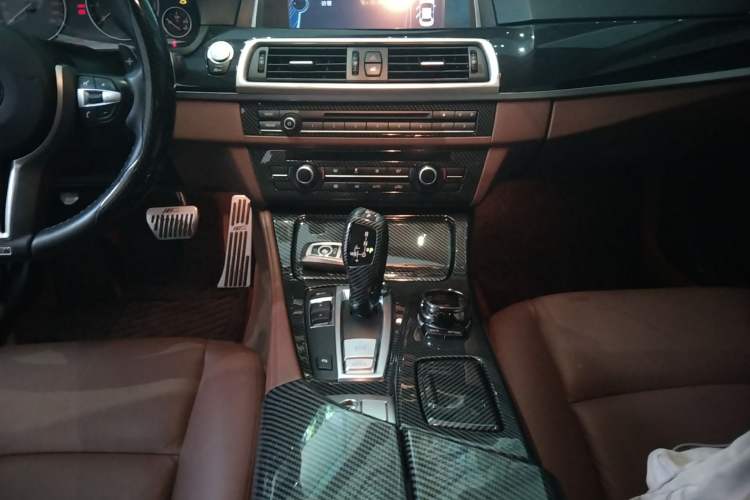 Used BMW 5 Series 2014 520i Elegant Edition Gear Lever