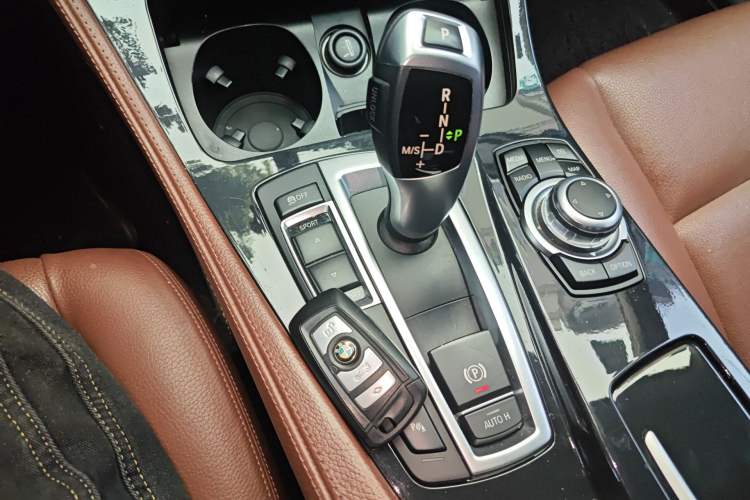 Used BMW 5 Series 2014 520i Elegant Edition Gear Lever