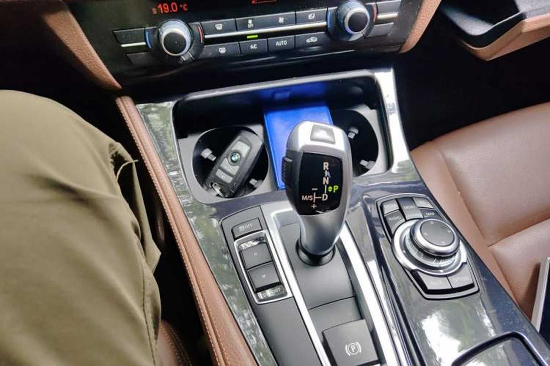Used BMW 5 Series 2014 520i Elegant Edition Gear Lever