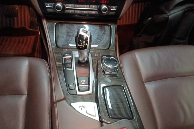 Used BMW 5 Series 2014 525Li Luxury Design Package Gear Lever