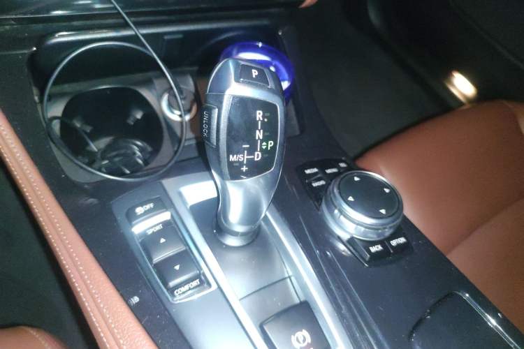 Used BMW 5 Series 2014 520i Touring Edition Gear Lever