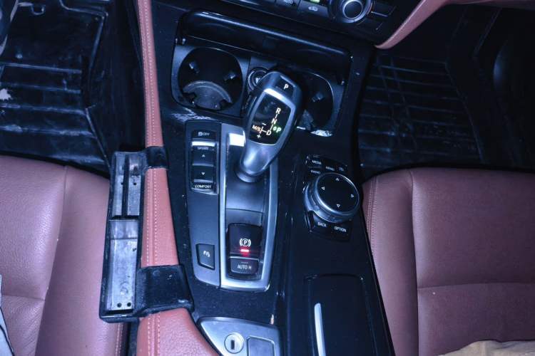 Used BMW 5 Series 2014 520i Elegant Edition Gear Lever