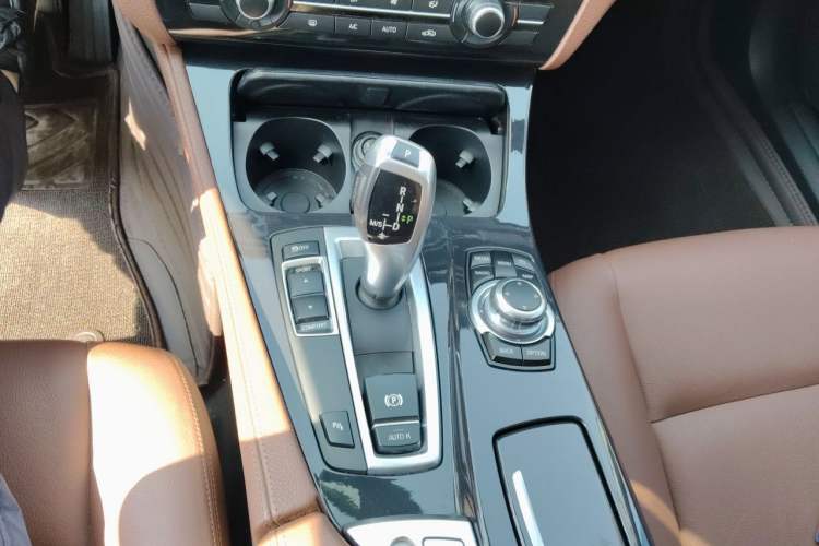 Used BMW 5 Series 2014 520i Elegant Edition Gear Lever