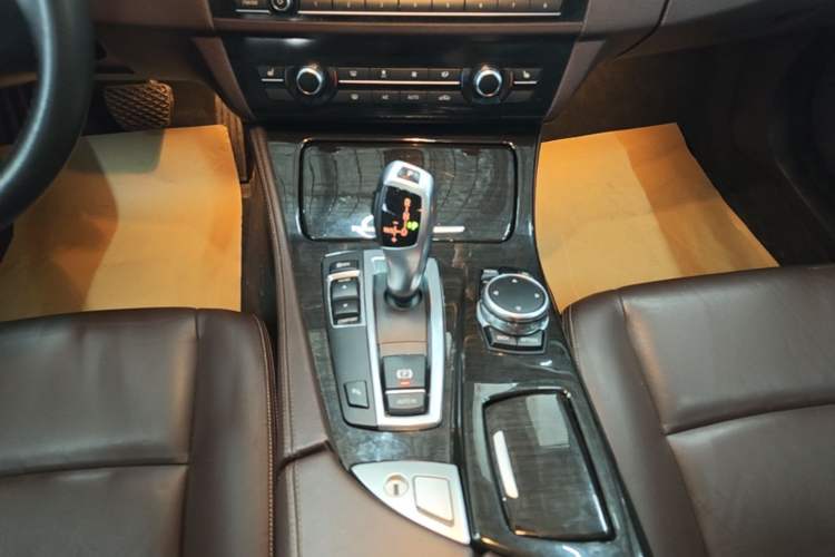 Used BMW 5 Series 2014 525Li Luxury Design Package Gear Lever