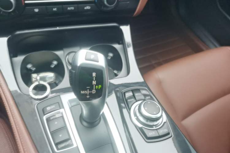 Used BMW 5 Series 2014 520i Elegant Edition Gear Lever