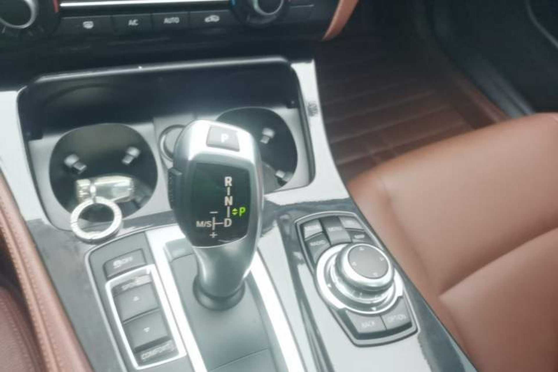 Used BMW 5 Series 2014 520i Elegant Edition Gear Lever