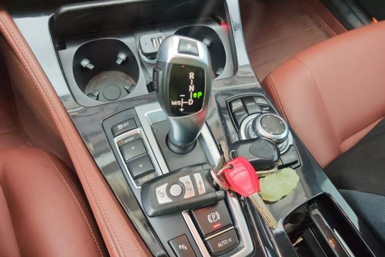 Used BMW 5 Series 2014 520i Elegant Edition Gear Lever